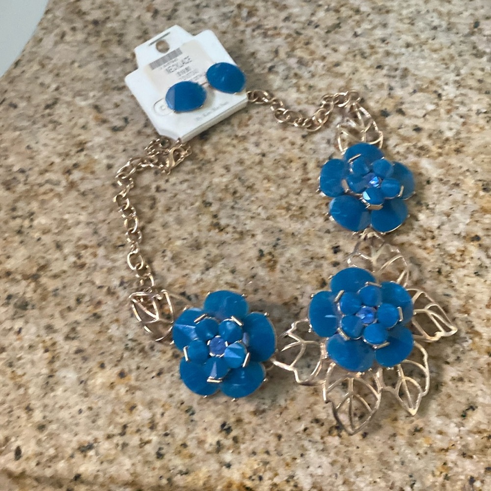 Women’s necklace